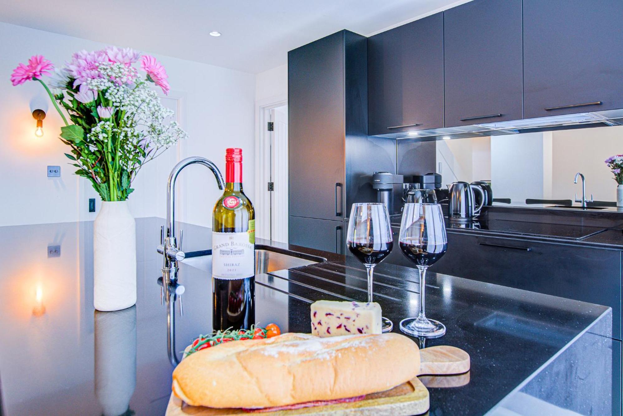 Beautiful 3-bedroom House Just Minutes From Queen's Park Tube Apartment London