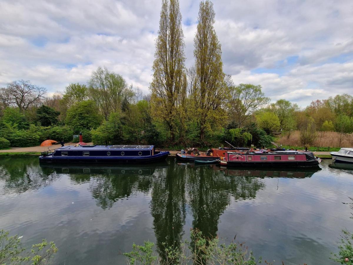 Luxury Canal-front 2 Bedroom Loft Londres
