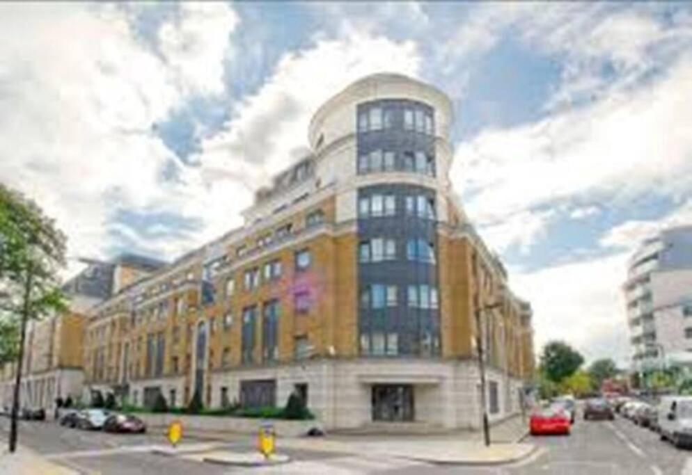 Apartment A 2 Standard Bedrooms Flat London