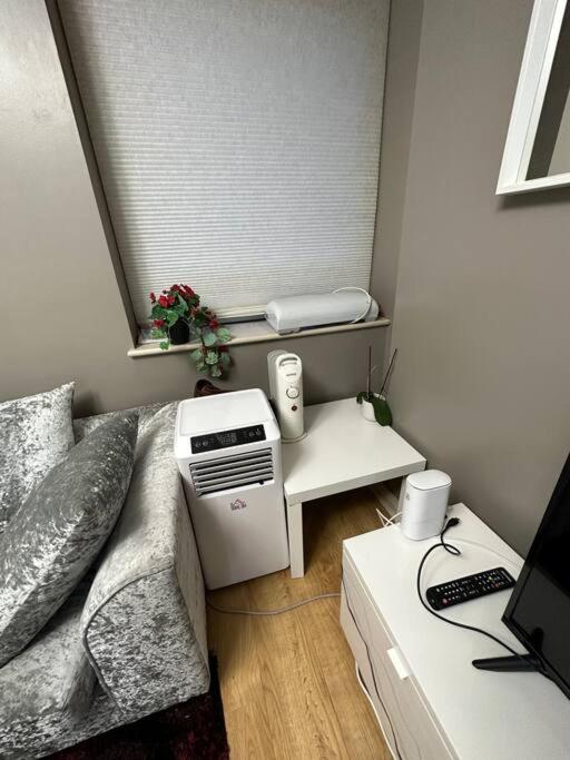 A 2 Standard Bedrooms Flat London