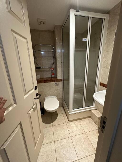 A 2 Standard Bedrooms Flat Apartment London