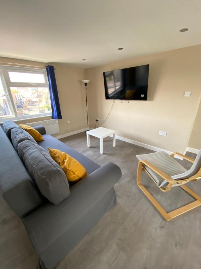 Stunning 1 Bedroom Flat In Wood