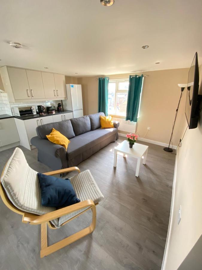 Stunning 1 Bedroom Flat In Wood Appartement *