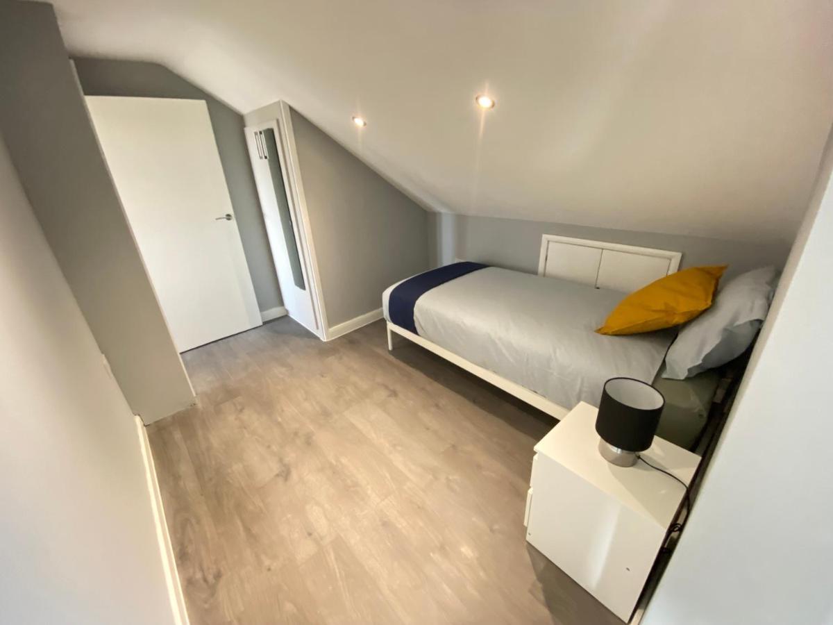 Stunning 1 Bedroom Flat In Wood