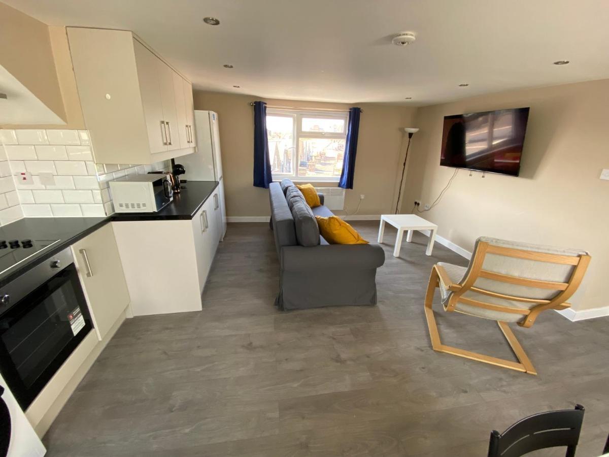 Stunning 1 Bedroom Flat In Wood Londen