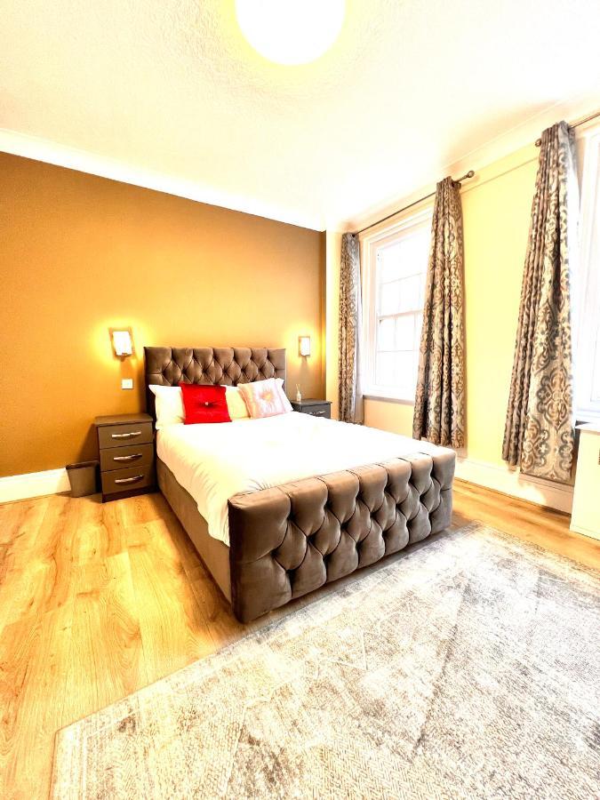 Stunning Marble Arch Apartment, 2-bedroom London