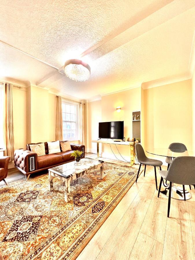 Stunning Marble Arch Apartment, 2-bedroom London