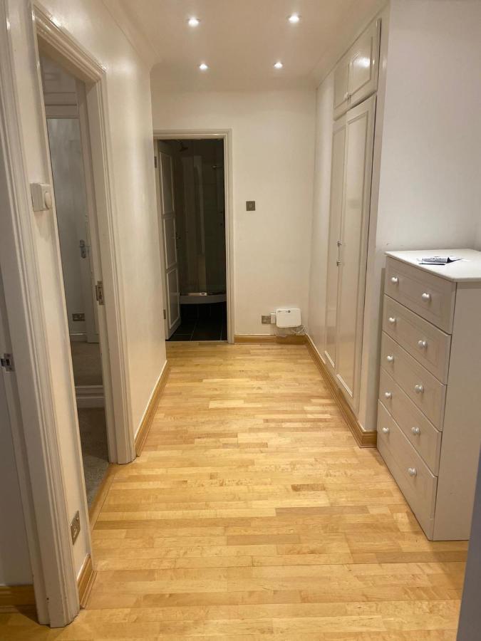 Cozy Two Bedroom Flat In The Heart Of Londres