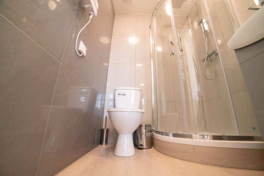 Spacious And Stylish 1 Bed Modern Flat Apartment London
