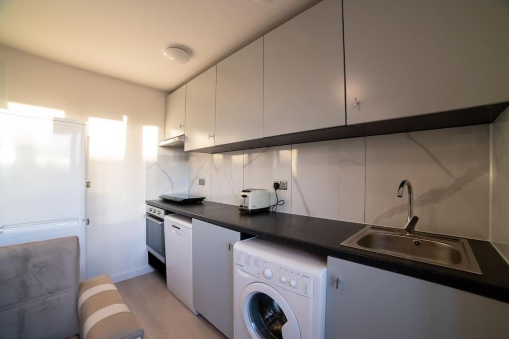 Spacious And Stylish 1 Bed Modern Flat
