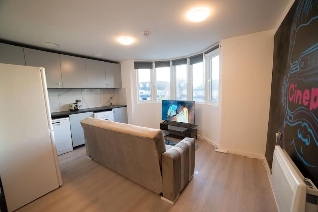 Spacious And Stylish 1 Bed Modern Flat Apartment