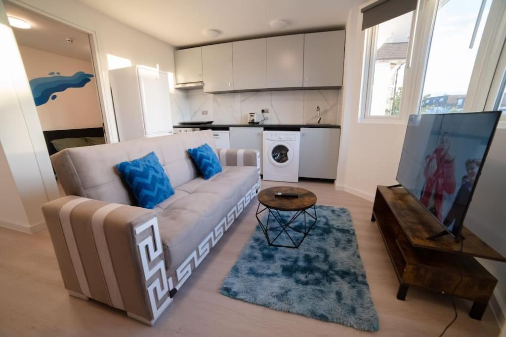 Spacious And Stylish 1 Bed Modern Flat Apartment London