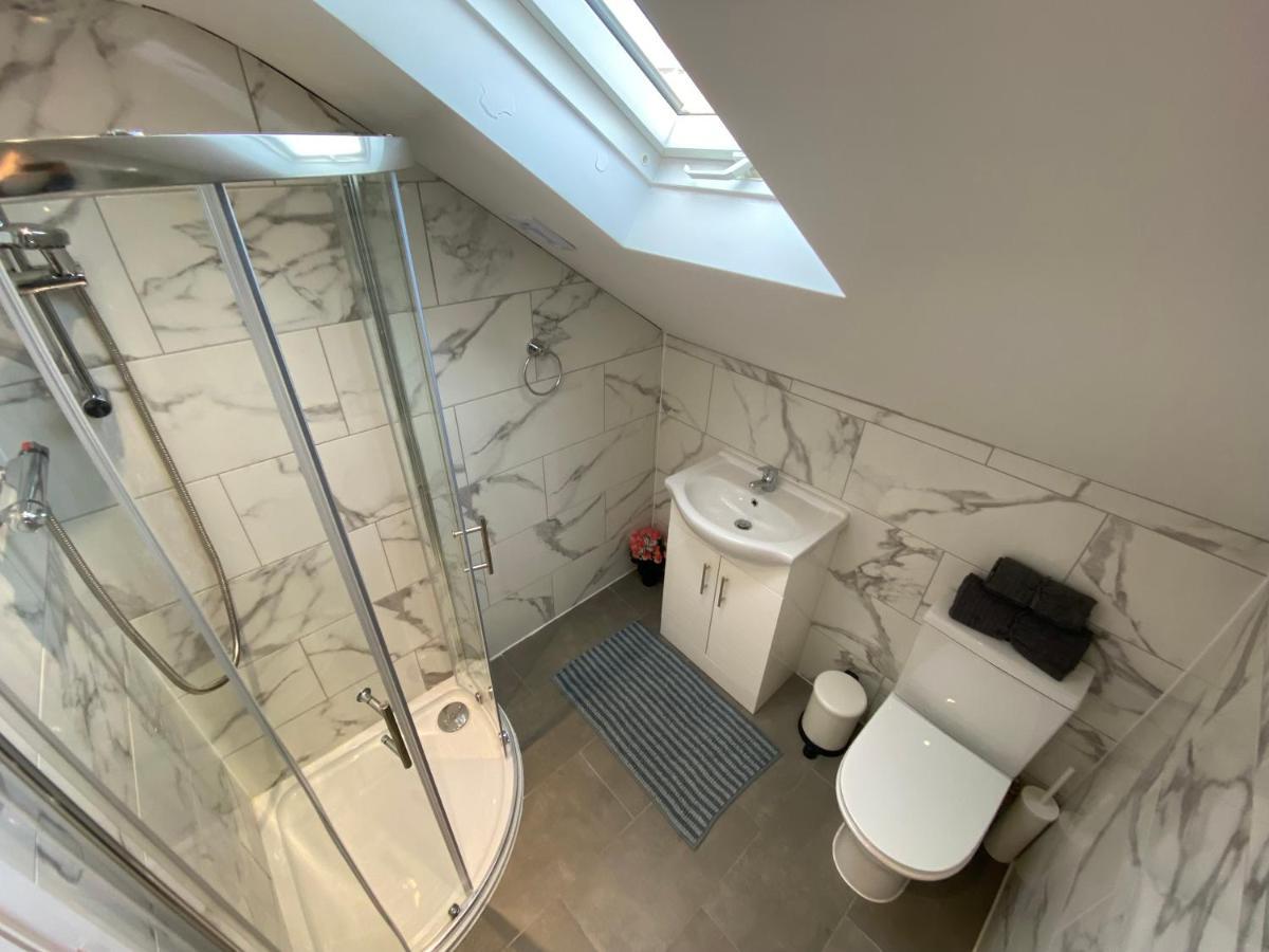 Stunning 1 Bedroom Flat In Wood