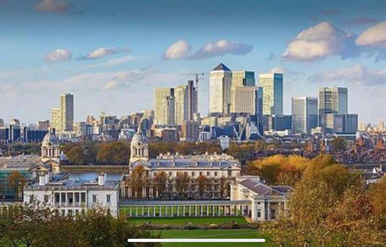 Thames View & Free Parking - Perfect Long Workers Only Apartment *