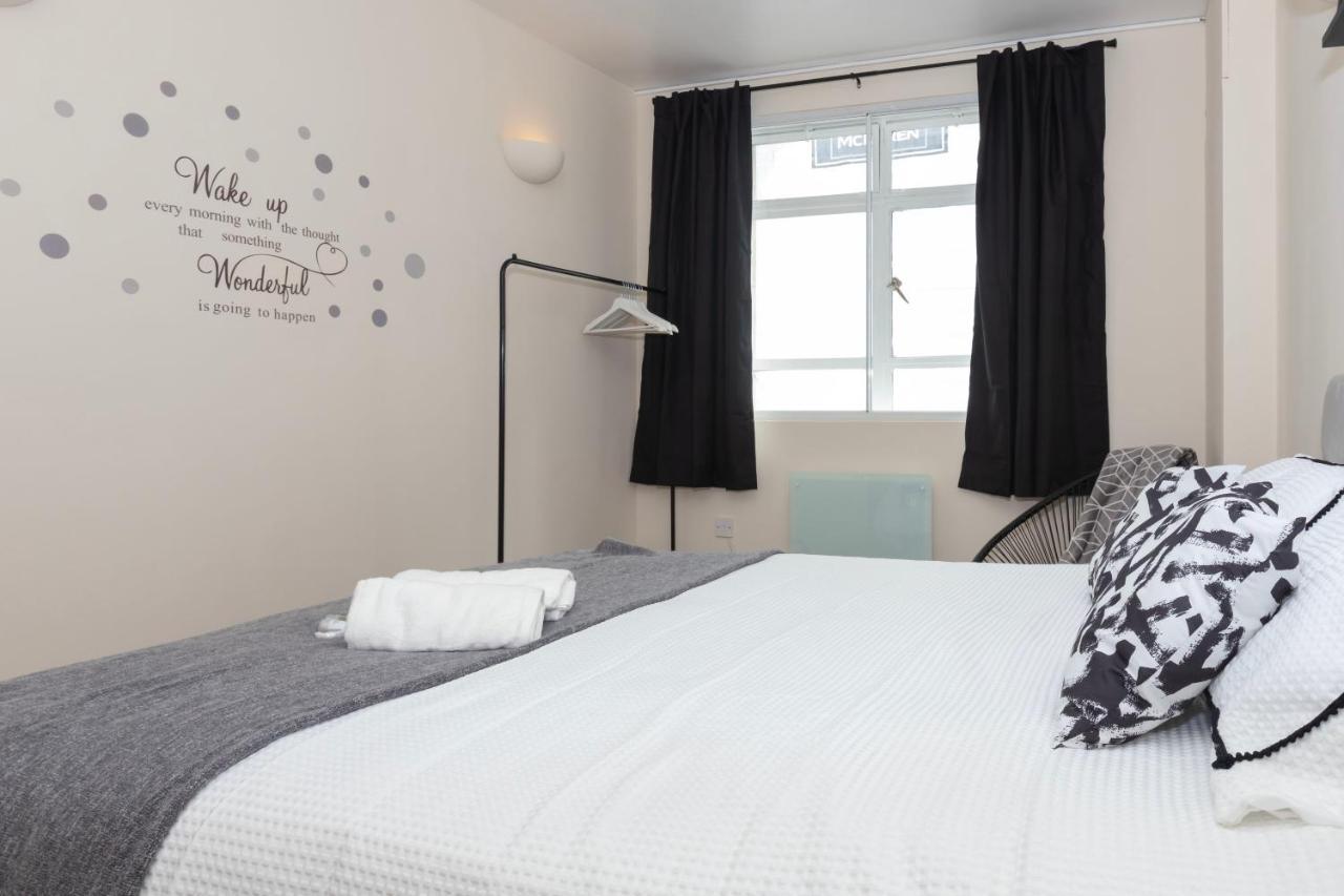 Cosy 30 Seconds To Aldgate East Station *