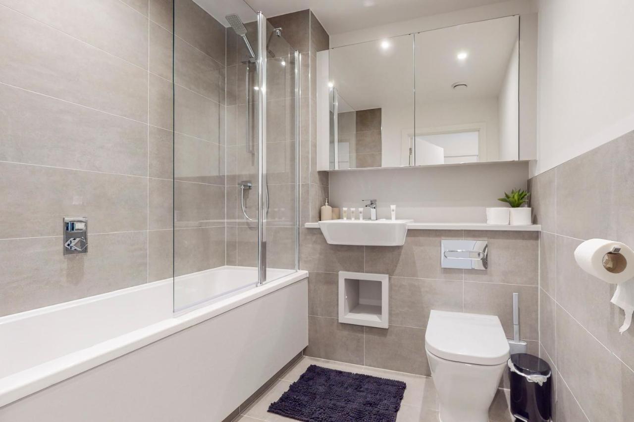 Apartment Modernistic 2 Bedroom Flat With Balcony In South Acton