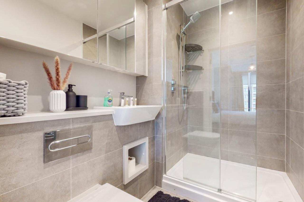 Modernistic 2 Bedroom Flat With Balcony In South Acton * London
