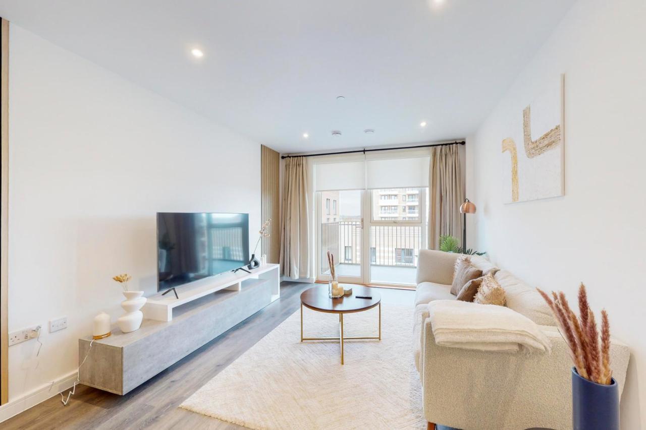 Apartment Modernistic 2 Bedroom Flat With Balcony In South Acton *
