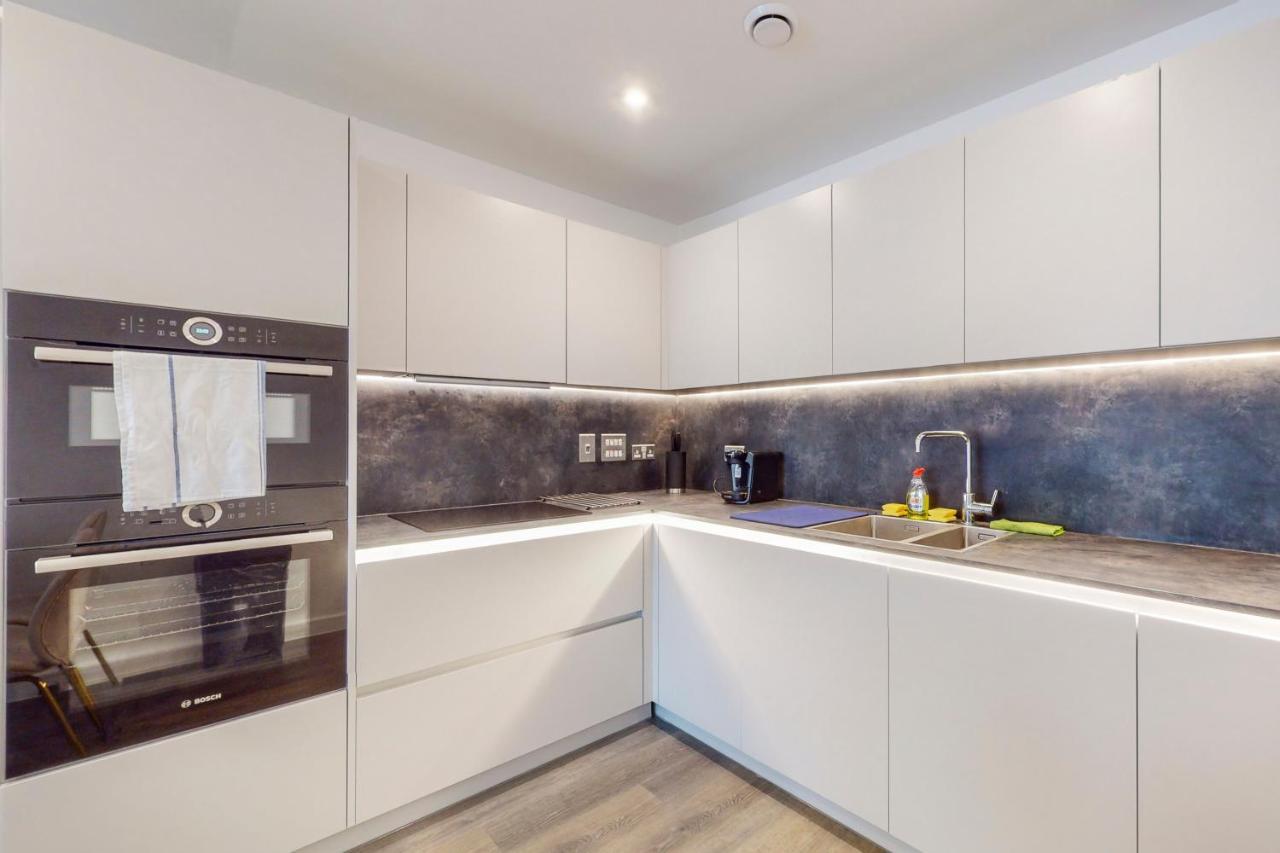 Apartment Modernistic 2 Bedroom Flat With Balcony In South Acton