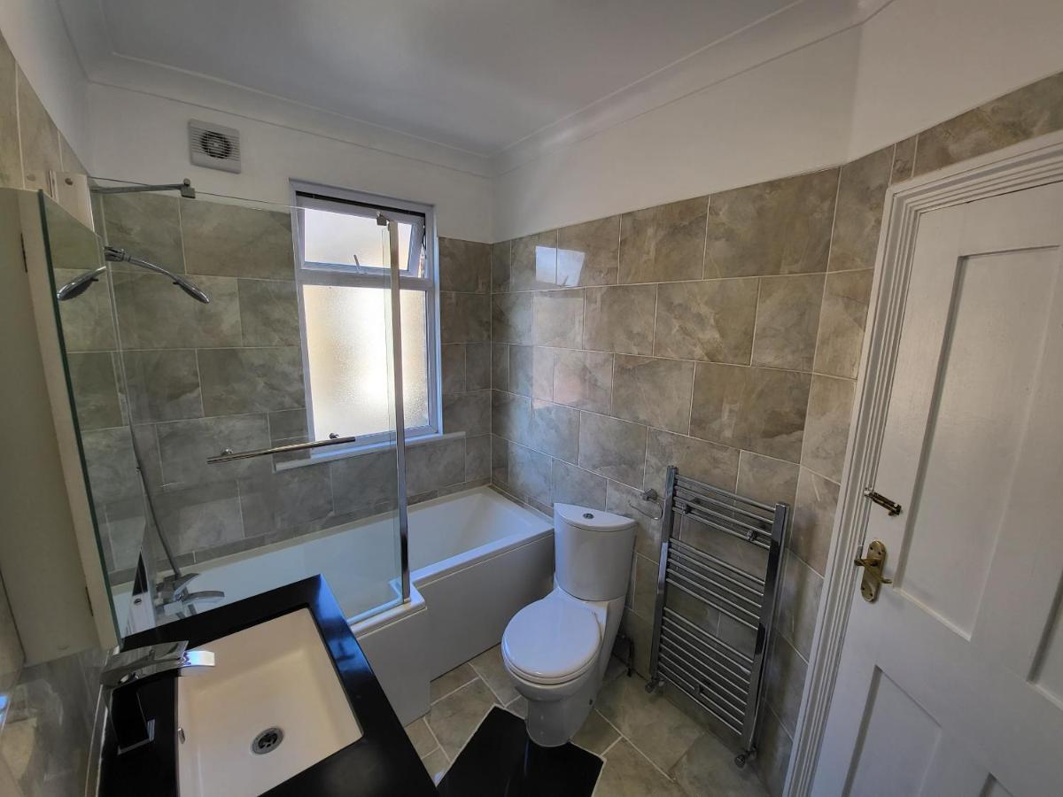 Spacious Central 5 Bedroom House By Tube Station Londen