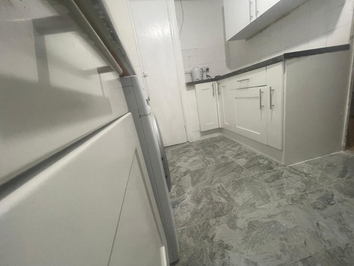 New! Xtra Large 4 Bedroom Up To 14 Guests Londen