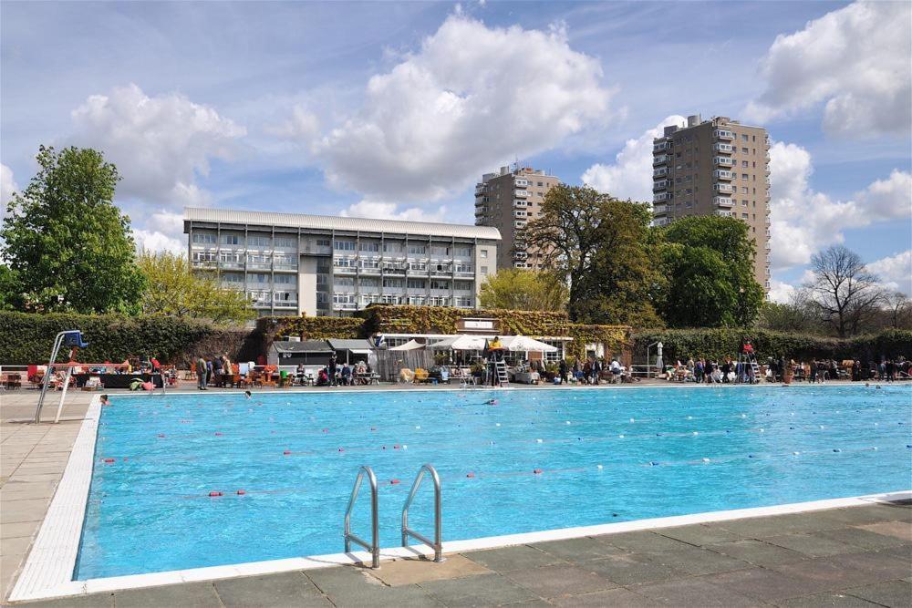 Spacious 2 Bed In Location Appartement *