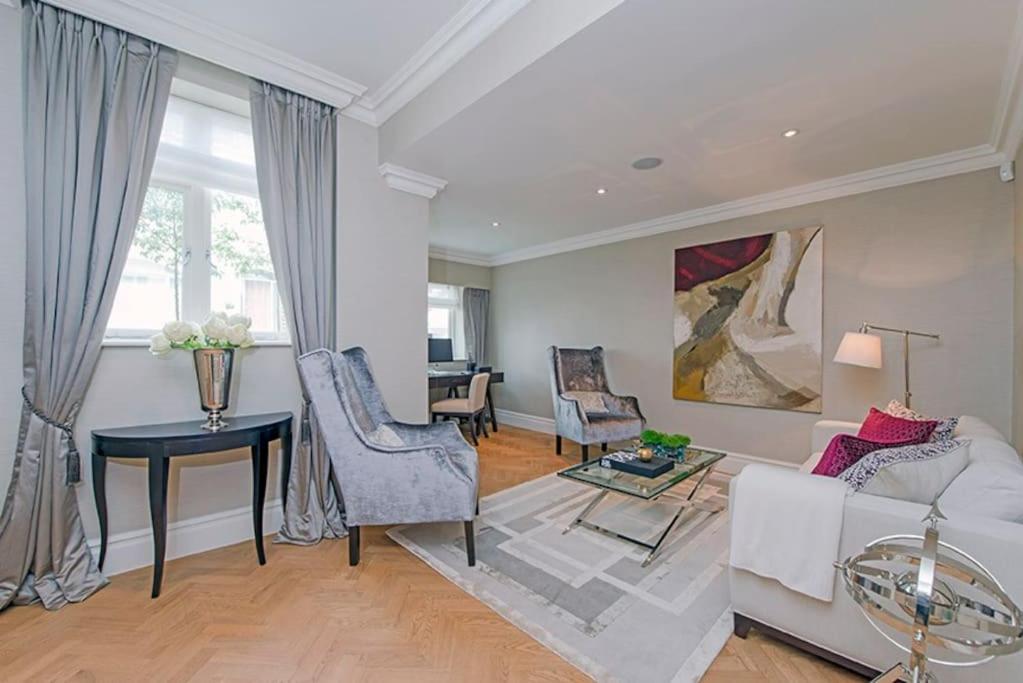 5 Double Bed Town House In South Kensington