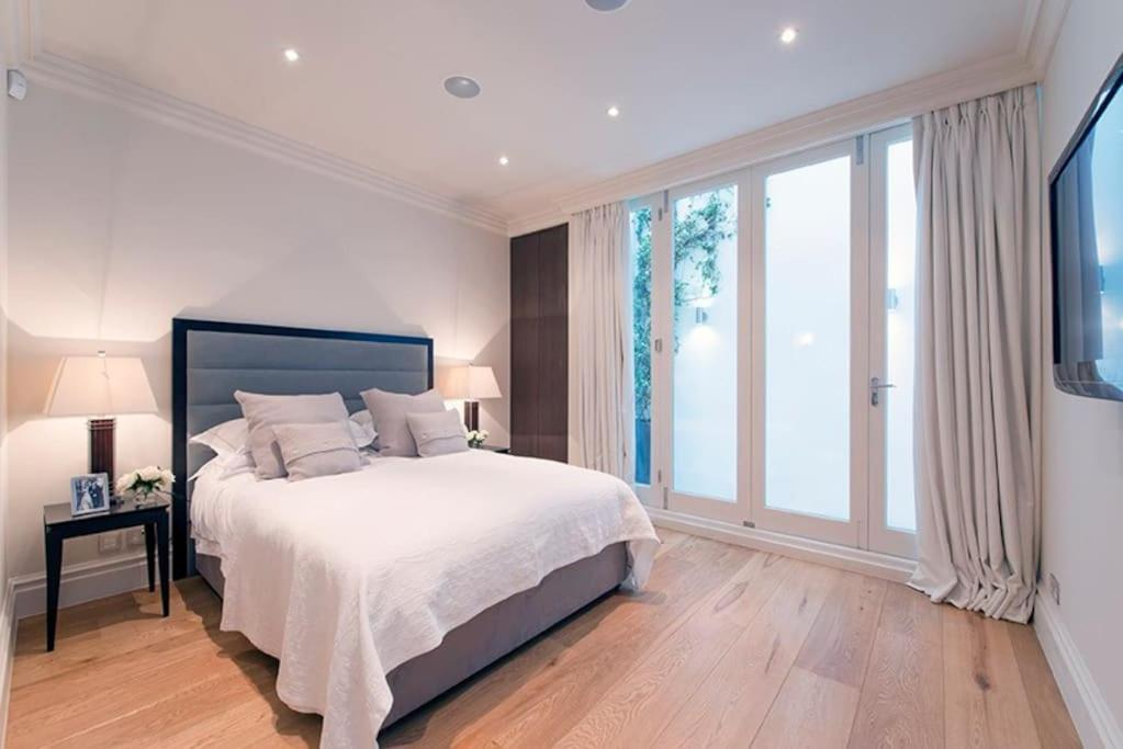5 Double Bed Town House In South Kensington *