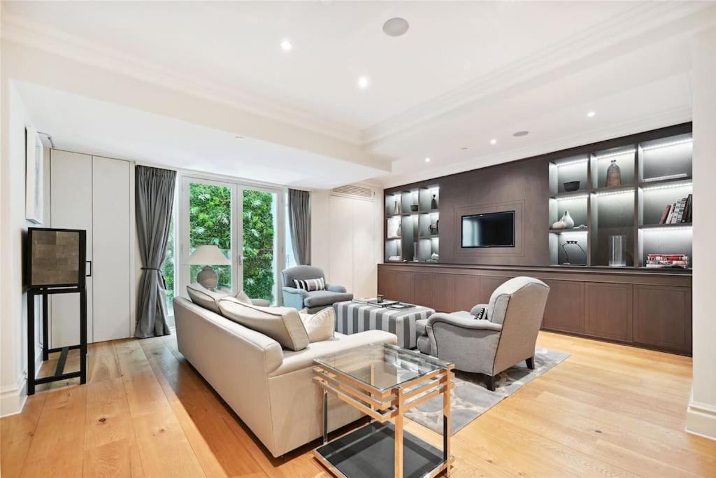 5 Double Bed Town House In South Kensington London