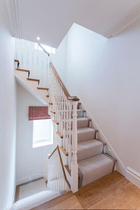 5 Double Bed Town House In South Kensington Villa London