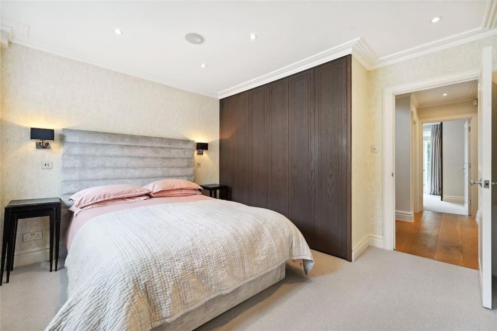 Villa 5 Double Bed Town House In South Kensington