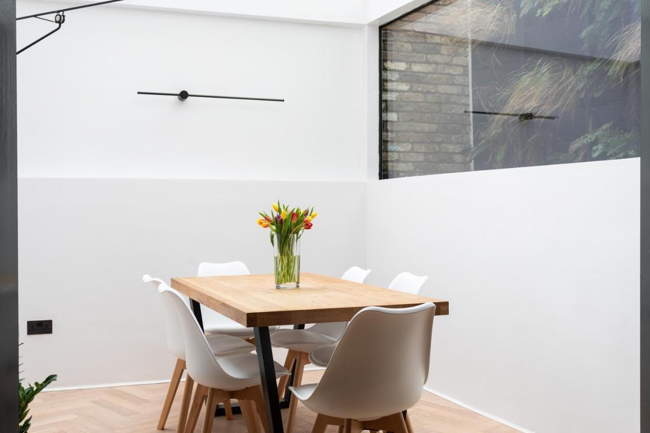 Stunning Townhouse With Large Roof Terrace *