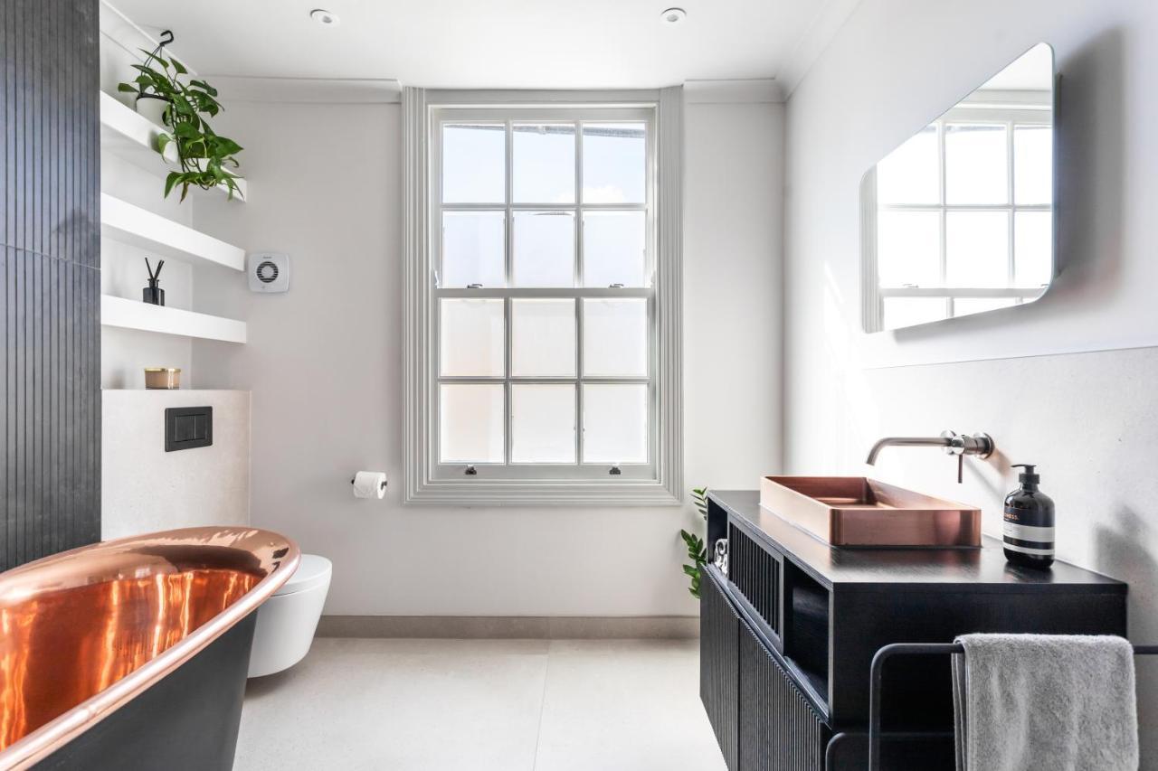 Stunning Townhouse With Large Roof Terrace *