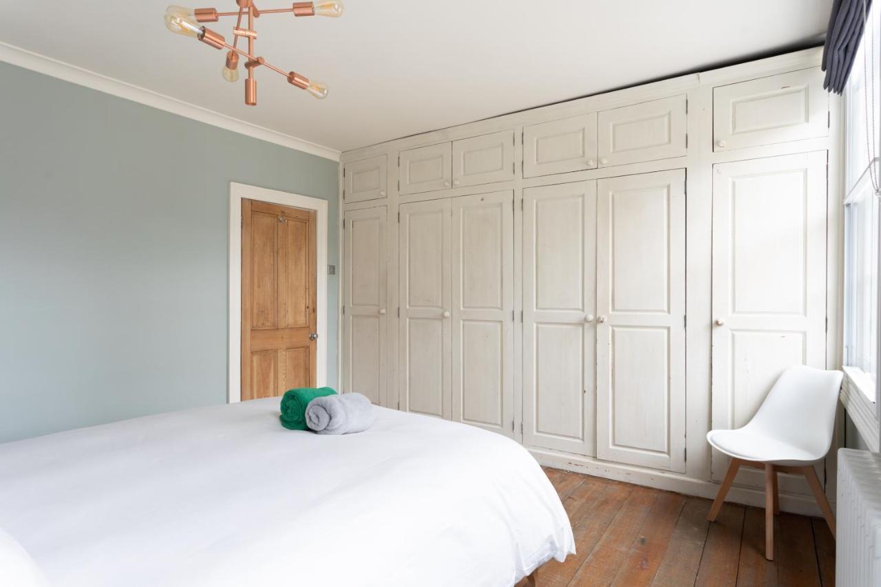 Stunning Townhouse With Large Roof Terrace