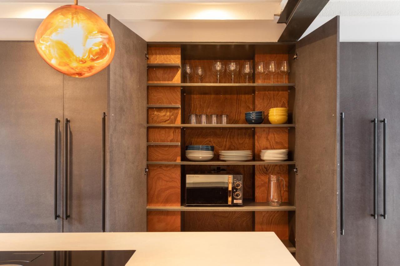 Stunning Townhouse With Large Roof Terrace Apartment London