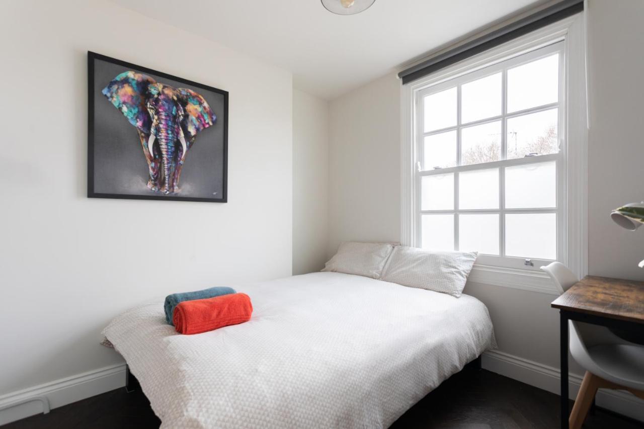 Stunning Townhouse With Large Roof Terrace Apartment London