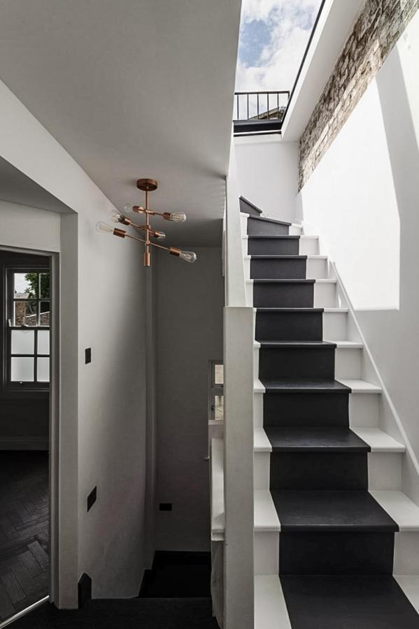 Stunning Townhouse With Large Roof Terrace London