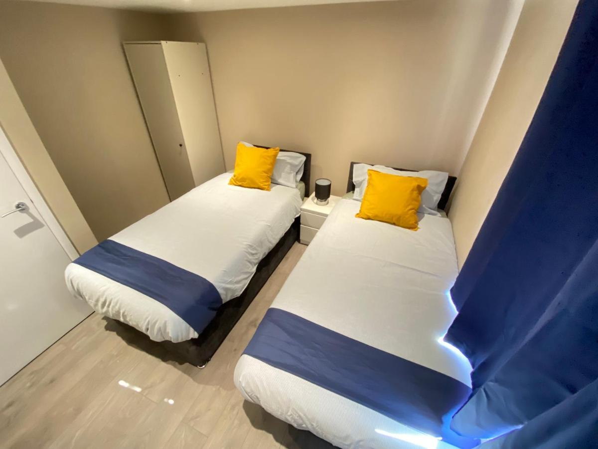 Stunning 1 Bedroom Flat In Wood Appartement *