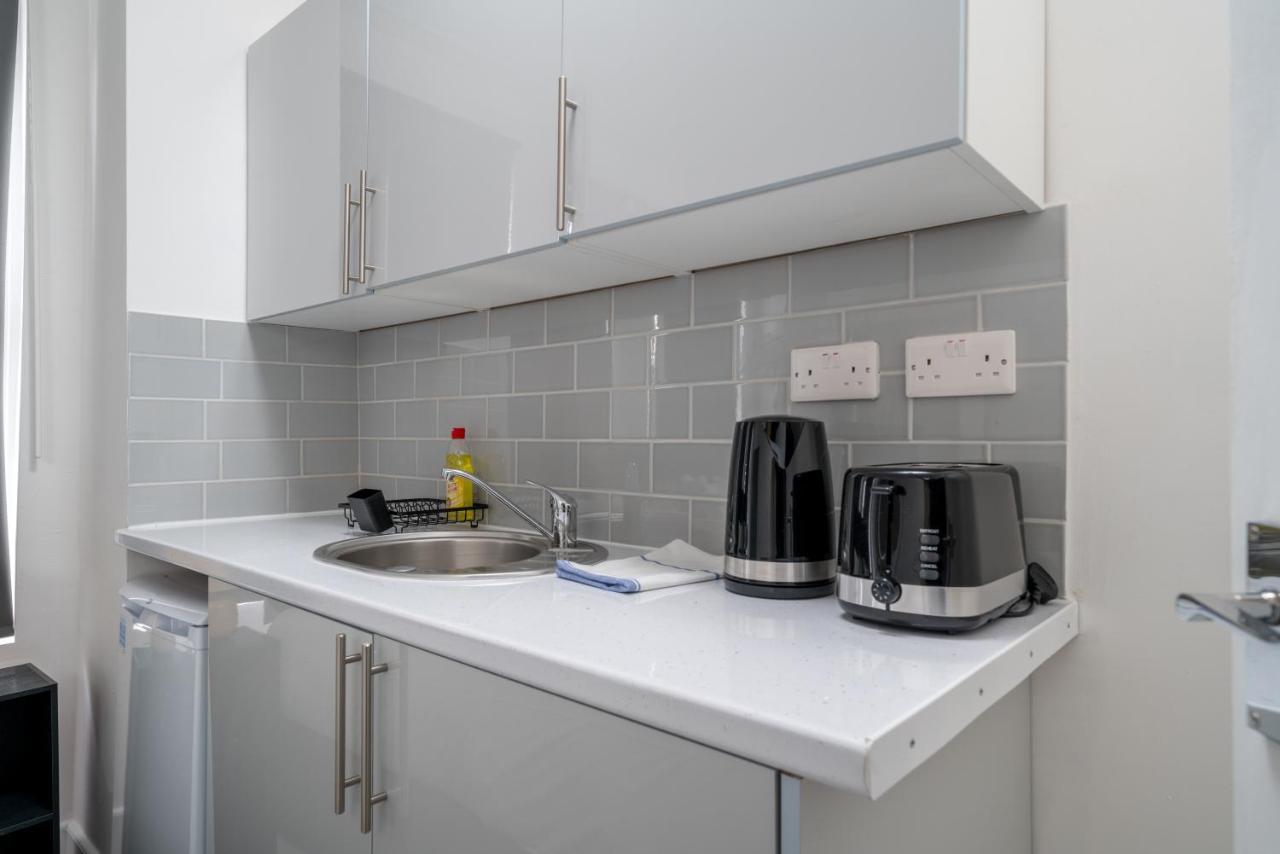 Selwyn Road Apartment *