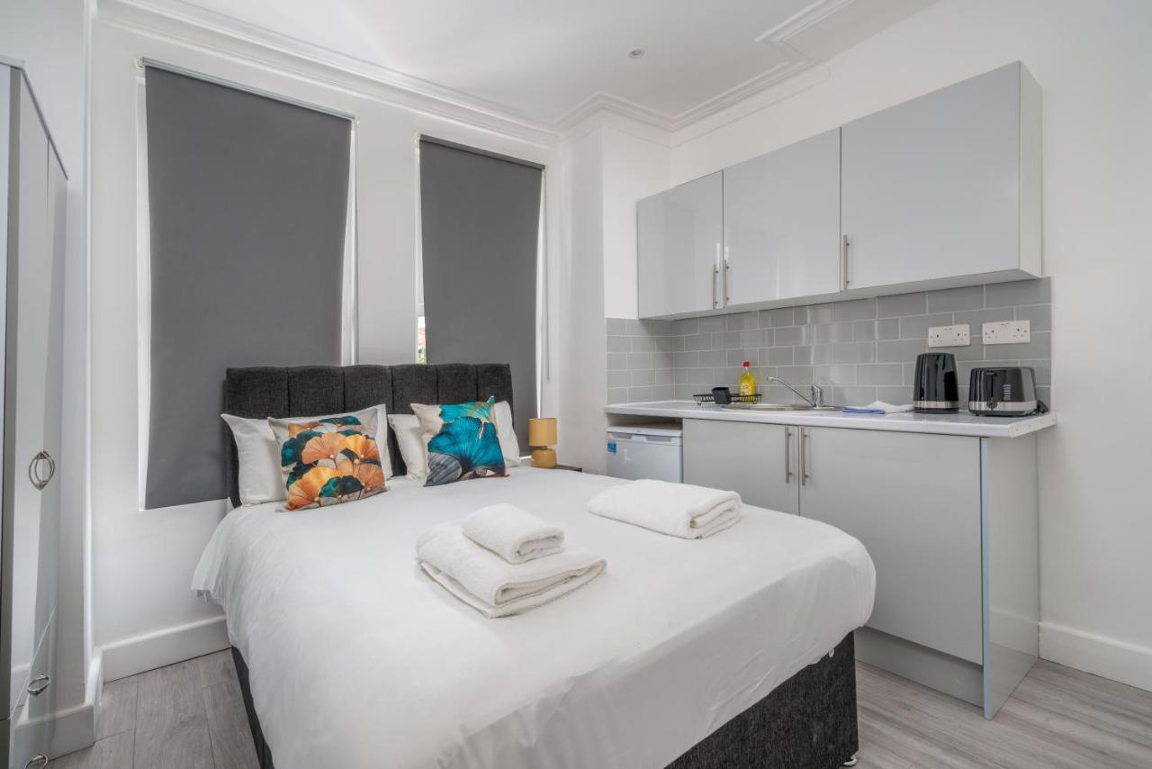 Selwyn Road Apartment *