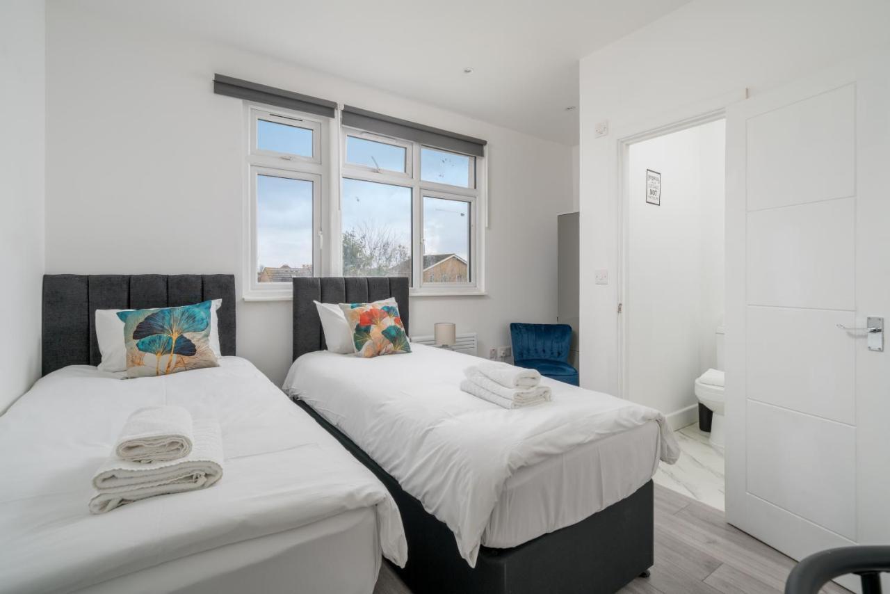 Selwyn Road Apartment *