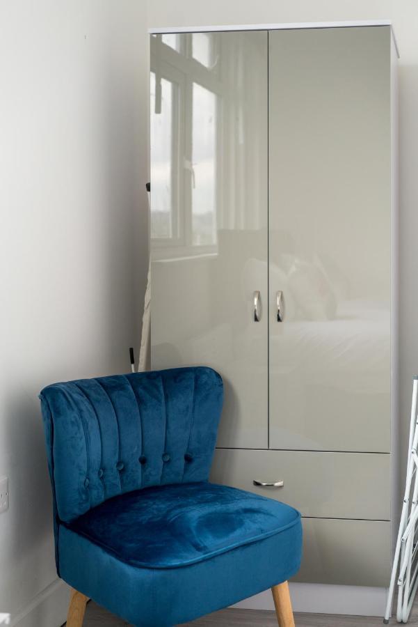 Selwyn Road Apartment *