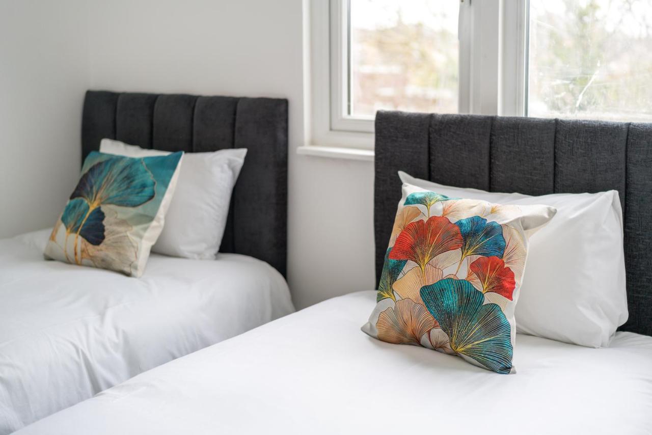 Selwyn Road Apartment *
