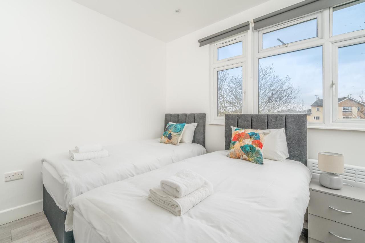 Apartment Selwyn Road London