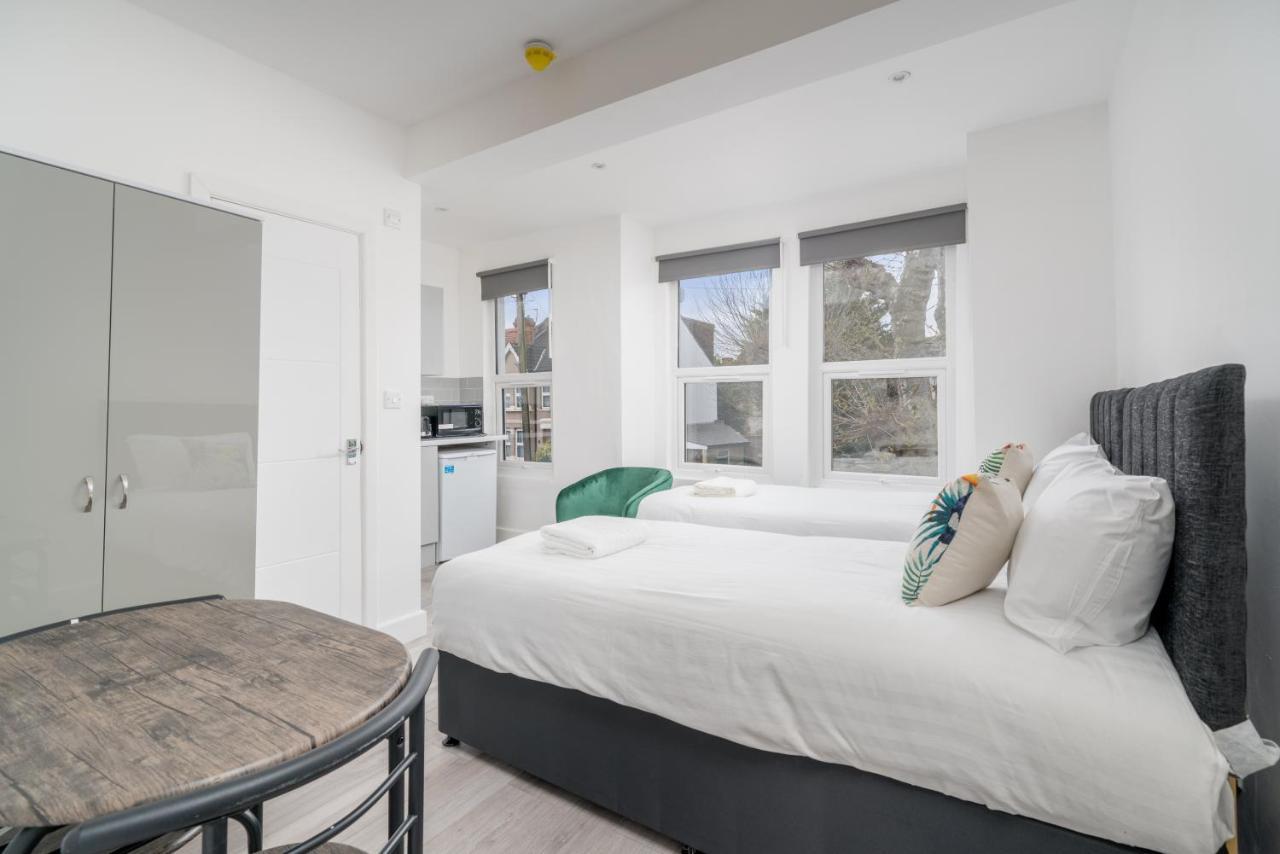 Apartment Selwyn Road London