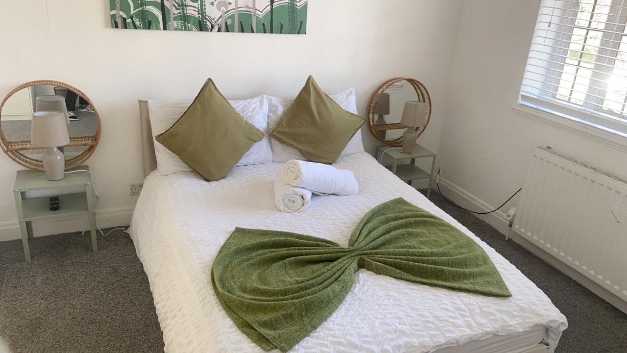 Great 5-bedroom House In Thornton Road Sleeps 14+ Holiday home