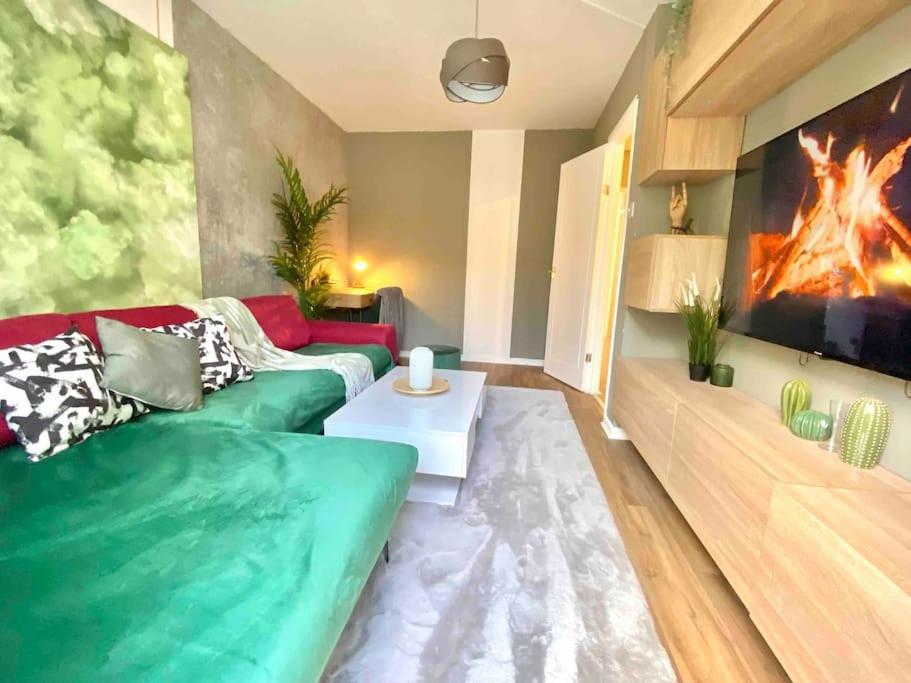 1bed W/ Hot Tub & Garden Londen