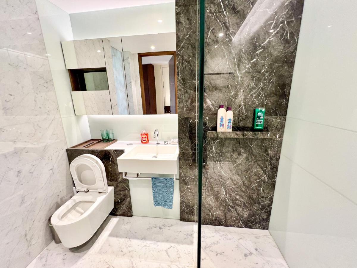 Aparthotel Deluxe Entire Studio Next To Eye & Trafalgar Square Londen