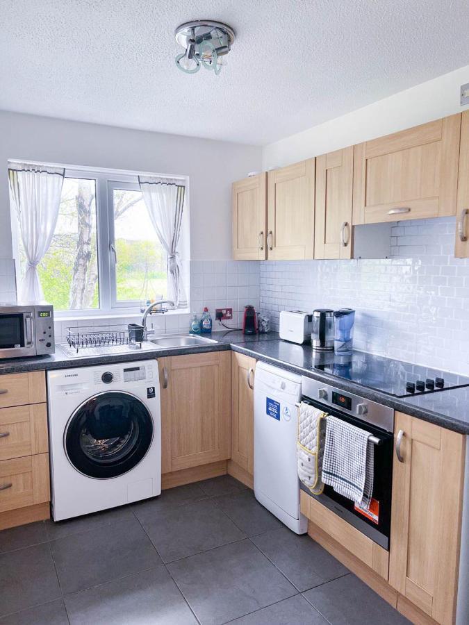 Lovely 2 Bedroom Flat With Free Parking, Great Transport Links To London, The Excel Centre, Canary Wharf And The O2! Apartment London