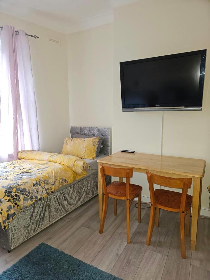 Privatunterkunft Apartment, Line *